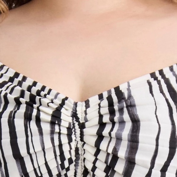 COPY - Women’s Plus Size Pleated Midi Dress With Sweetheart Neck - Picture 2 of 5